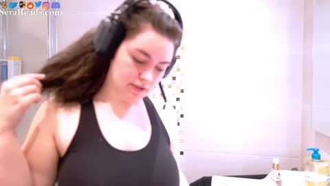 Snapshot of serareads chatting on 11, 3, 2025 SeraReads online show from 11, 3, 2025