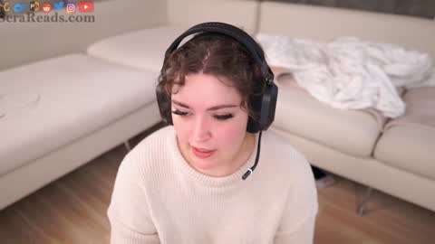 Snapshot of serareads chatting on 5, 10, 2025 SeraReads online show from 5, 10, 2025