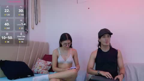 Snapshot of serenaluna19 chatting on 4, 7, 2026 max and lissa online show from 4, 7, 2026