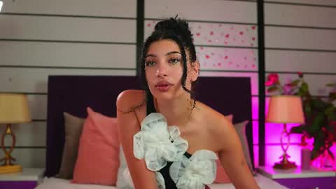 Snapshot of sereneluxe chatting on 1, 7, 2026 Serene online show from 1, 7, 2026