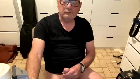 Snapshot of serge8413 chatting on 11, 12, 2024 serge8413 online show from 11, 12, 2024