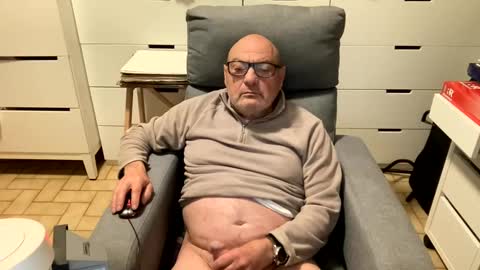 Snapshot of serge8413 chatting on 1, 1, 2025 serge8413 online show from 1, 1, 2025