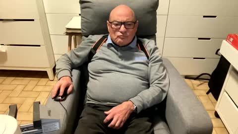 Snapshot of serge8413 chatting on 1, 1, 2025 serge8413 online show from 1, 1, 2025