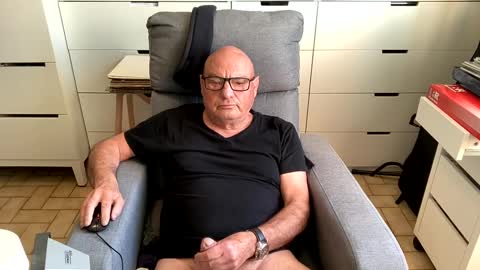 Snapshot of serge8413 chatting on 3, 1, 2025 serge8413 online show from 3, 1, 2025