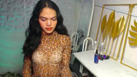 Snapshot of servicedoll18 chatting on 27, 11, 2025 Bella online show from 27, 11, 2025