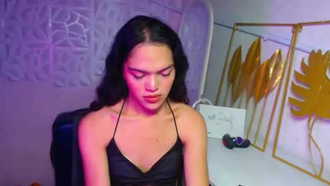 Snapshot of servicedoll18 chatting on 2, 12, 2025 Bella online show from 2, 12, 2025