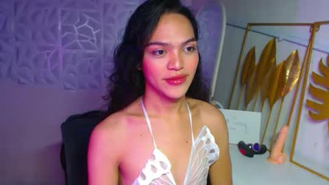 Snapshot of servicedoll18 chatting on 4, 12, 2025 Bella online show from 4, 12, 2025