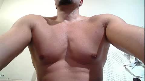 Snapshot of sex_machine_19 chatting on 10, 10, 2025 SEX MACHINE 19 online show from 10, 10, 2025