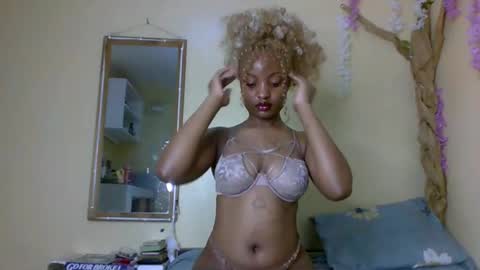 Snapshot of sexxy_daisyy chatting on 16, 11, 2025 sexxy_daisyy online show from 16, 11, 2025