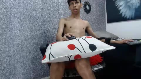 Snapshot of sexy_boysx18 chatting on 21, 10, 2025 Sicaru online show from 21, 10, 2025