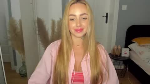 Snapshot of sexy_coralie chatting on 29, 5, 2026 C o r a l i e online show from 29, 5, 2026