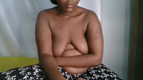 Snapshot of sexy_milk_slut chatting on 10, 9, 2025 milky online show from 10, 9, 2025