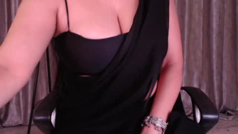 Snapshot of sexy_myra18 chatting on 27, 5, 2026 myra online show from 27, 5, 2026