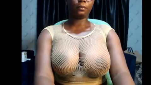 Snapshot of sexy_pearl12 chatting on 12, 2, 2025 zoe online show from 12, 2, 2025