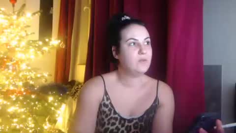 Snapshot of sexy_slimm25 chatting on 21, 12, 2025 Slimm online show from 21, 12, 2025