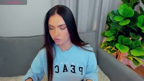 Snapshot of sexyangeloux chatting on 2, 11, 2025 Lou online show from 2, 11, 2025