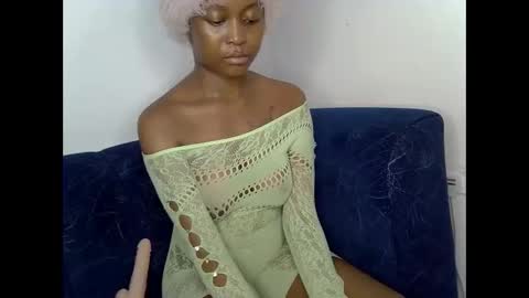 sexyasspetitte_ online show from 8, 6, 2026