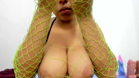 Snapshot of sexybrown_2005 chatting on 29, 9, 2025 sexybrown_2005 online show from 29, 9, 2025