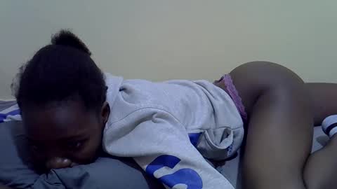 Snapshot of sexyghurl12 chatting on 3, 10, 2025 sexyghurl12 online show from 3, 10, 2025