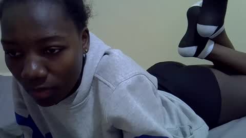 Snapshot of sexyghurl12 chatting on 4, 10, 2025 sexyghurl12 online show from 4, 10, 2025