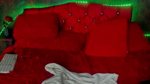 laura online show from 14, 12, 2024