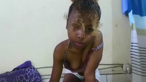 Snapshot of sexylittlebitch261 chatting on 28, 4, 2026 Elania online show from 28, 4, 2026