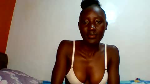 Snapshot of sexylucia5 chatting on 6, 5, 2026 sexylucia5 online show from 6, 5, 2026