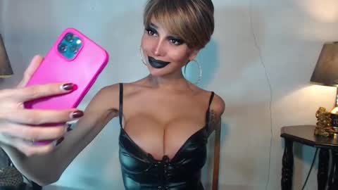 Snapshot of sexylusty2258 chatting on 1, 5, 2026 Queen Sofia online show from 1, 5, 2026