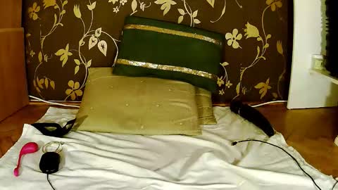 Snapshot of sexymayagold chatting on 23, 3, 2026 Squirty Maya Gold online show from 23, 3, 2026