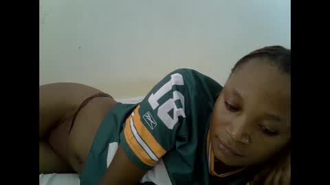 Snapshot of sexypetite4 chatting on 24, 9, 2025 SHARON online show from 24, 9, 2025