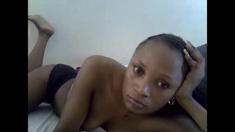 Snapshot of sexypetite4 chatting on 17, 10, 2025 SHARON online show from 17, 10, 2025