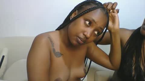 Snapshot of sexyriri22 chatting on 2, 12, 2025 sexyriri22 online show from 2, 12, 2025