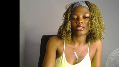 Snapshot of sexyslim_ebony chatting on 17, 2, 2026 Darkskinned Rae online show from 17, 2, 2026