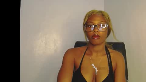 Snapshot of sexyslim_ebony chatting on 1, 3, 2026 Darkskinned Rae online show from 1, 3, 2026