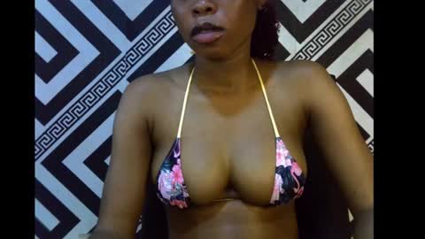 Snapshot of sezy_petite chatting on 11, 9, 2025 Wealth online show from 11, 9, 2025
