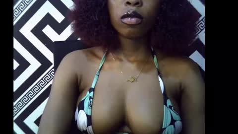 Snapshot of sezy_petite chatting on 5, 10, 2025 Wealth online show from 5, 10, 2025