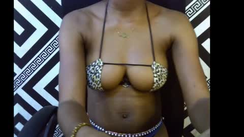 Snapshot of sezy_petite chatting on 10, 10, 2025 Wealth online show from 10, 10, 2025