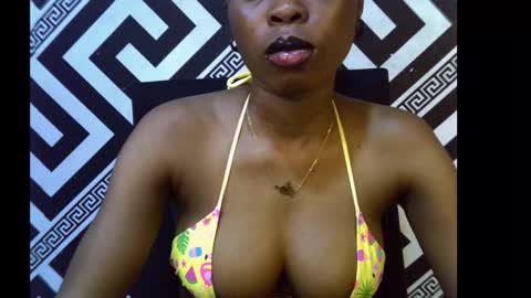 Snapshot of sezy_petite chatting on 13, 10, 2025 Wealth online show from 13, 10, 2025