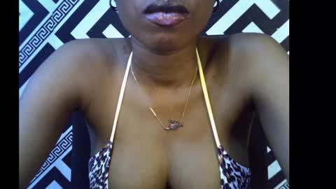 Snapshot of sezy_petite chatting on 17, 10, 2025 Wealth online show from 17, 10, 2025