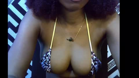 Snapshot of sezy_petite chatting on 18, 10, 2025 Wealth online show from 18, 10, 2025