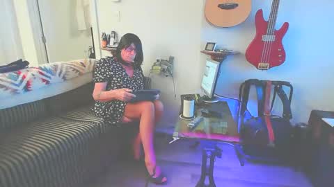 CD    Jeanne online show from 4, 3, 2025