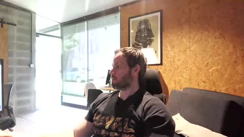 Snapshot of shad0w_hunter chatting on 17, 12, 2025 shad0w_hunter online show from 17, 12, 2025