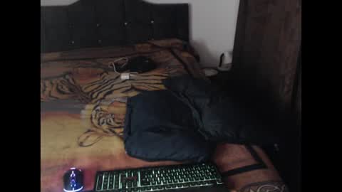 Snapshot of shadow_men_ chatting on 5, 7, 2026 james online show from 5, 7, 2026