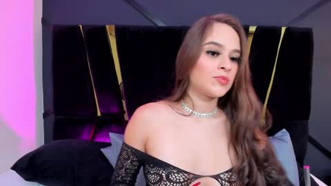 Shaina Vasquez online show from 9, 2, 2025