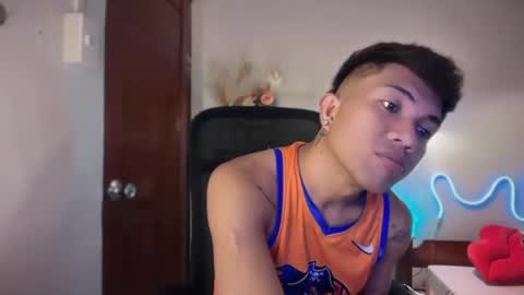 shake_raytow34 online show from 1, 6, 2026