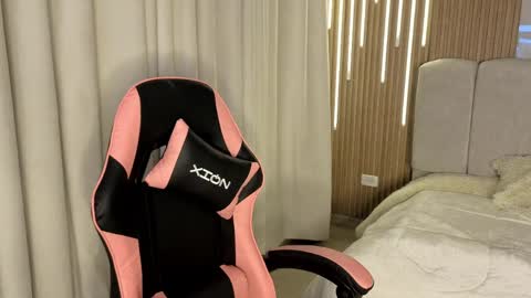 shalomm_ online show from 7, 4, 2026