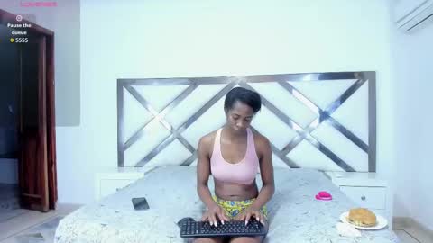 Snapshot of shanelle__ chatting on 10, 11, 2025 S H A N E L L E online show from 10, 11, 2025