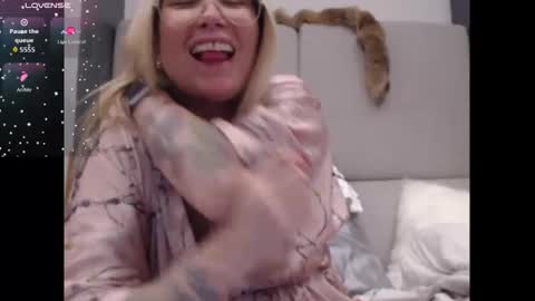 Snapshot of shannon07 chatting on 15, 10, 2025 Shannon07 online show from 15, 10, 2025