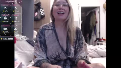 Snapshot of shannon07 chatting on 3, 11, 2025 Shannon07 online show from 3, 11, 2025