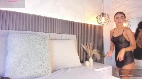 Snapshot of shanonclark chatting on 28, 10, 2025 SHANON online show from 28, 10, 2025